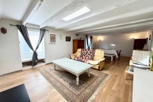Maisons de vacances Spacieuse longere archi cosy - Jardin : photos des chambres