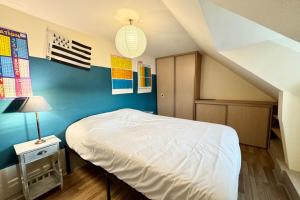 Maisons de vacances Spacieuse longere archi cosy - Jardin : photos des chambres
