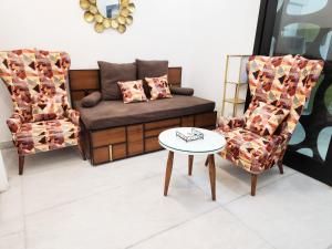 Spacious 2BHK with big bedrooms and kitchen 7