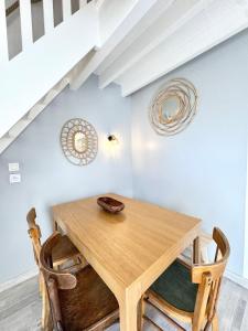 Maisons de vacances Maisonnette 300m des plages - Piscine chaufee : photos des chambres