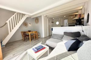 Maisons de vacances Maisonnette 300m des plages - Piscine chaufee : photos des chambres