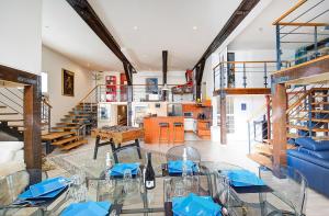 Villas Loft atypique avec bowling pour 12 voyageurs, cabinet des curiosites : photos des chambres