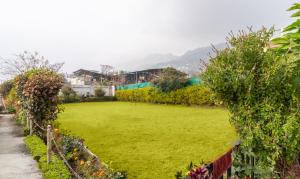 Treebo Spring Birds - Kainchi Dham