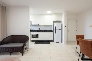 Apartamentos a 150 M DA PRAIA com SACADA, WI-FI, PISCINA, PORTARIA 24h, PLAYGROUND e vaga de GARAGEM