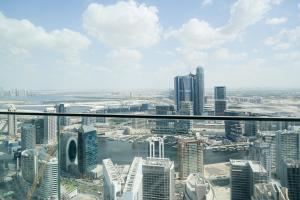 Cozy 1-BR in the heart of Dubai with skyline views