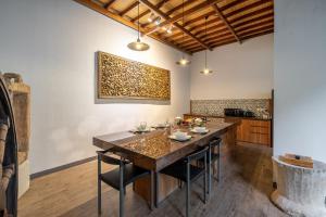 NEW! Comfy 3BR Villa in Canggu with Rooftop Bar & Pool