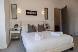 Middleton 4-Beds Sleeps 7 with Street Parking