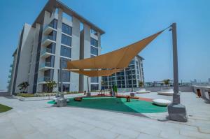 Modern 1BR for 4 with Breathtaking Lagoon Views