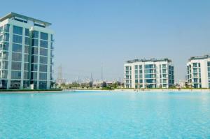 Modern 1BR for 4 with Breathtaking Lagoon Views