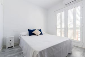 The Sun - pool and relax