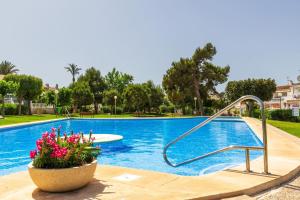 The Sun - pool and relax