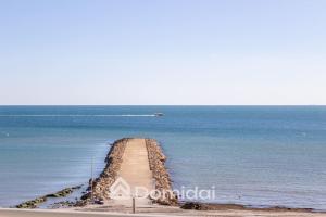 Playa a 5 metros en el centro de Santa Pola by Domidai
