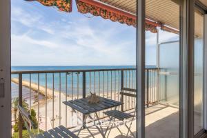 The Ocean - Playa en la puerta de casa