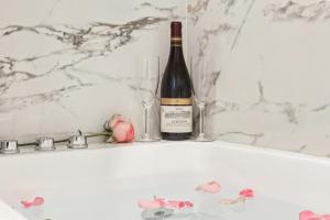 Lavie Maison Hot Tub and AC Near Arc de Triomphe