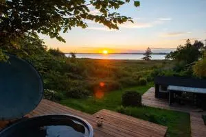 Lovely Cottage With Wilderness Bath And View - Egebjerg