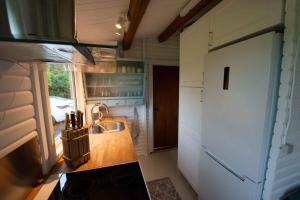 Lovely Cottage With Wilderness Bath And View