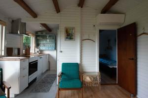 Lovely Cottage With Wilderness Bath And View