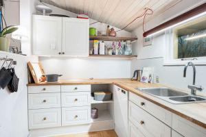 Lovely Cottage In Dronningmølle