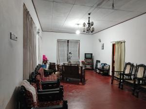 Esmins Homestay - Women Only