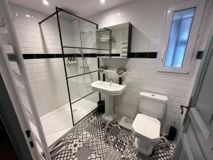 Villas MAS M - Villa d-exception - Piscine - Jeux Enfants - BBQ - Plancha - Cheminee - Calme - 5 Chambres - SUDSEJOURCONCIERGERIE : photos des chambres
