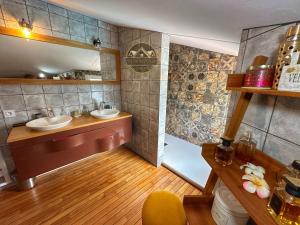 Villas MAS M - Villa d-exception - Piscine - Jeux Enfants - BBQ - Plancha - Cheminee - Calme - 5 Chambres - SUDSEJOURCONCIERGERIE : photos des chambres