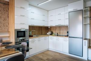 Apartament spațios cu magazin si bus