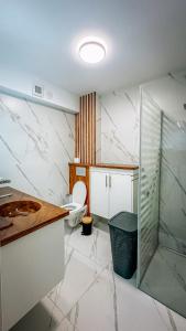 Apartament spațios cu magazin si bus