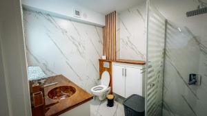 Apartament spațios cu magazin si bus