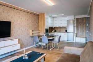 Apartament spațios cu magazin si bus