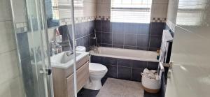 Chic & Cozy 2-Bedroom Retreat