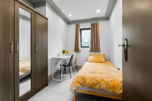 4Bedroom, 3Bath Retreat with Extra Toilet & Private Garden Oasis