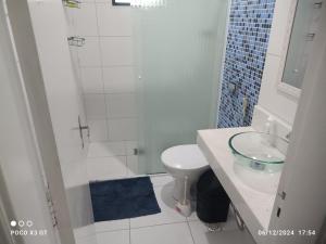 Apê Temporada III Praia Grande SP Completo com Ar condicionado, Wi-fi, Estacionamento - 30 mts da praia