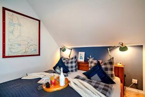 Ferienhaus Boje by Seeblick Ferien ORO, erste Wasserreihe, Kamin, 7Pers