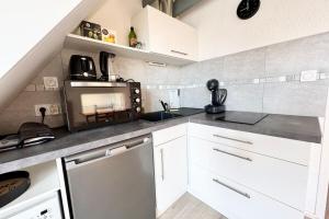 Maisons de vacances Jolie maisonnette - 300m des plages piscine : photos des chambres