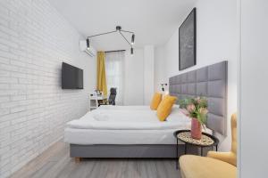 Cracow Miodowa 42 Elegant Studios by Noclegi Renters