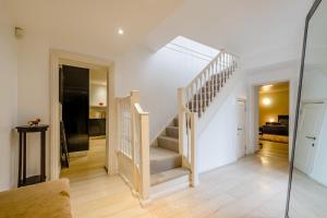 Stunning Oversized 3 bedroom Flat in Notting Hill