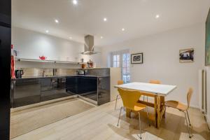 Stunning Oversized 3 bedroom Flat in Notting Hill