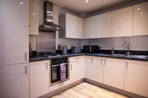 Spacious 2 Bedroom Apartment in Crawley