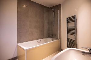 Spacious 2 Bedroom Apartment in Crawley