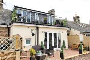 3 Bedrooms - 2 Bath Rooms - Dog Friendly - Parking