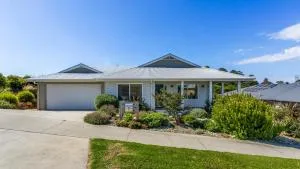 Waves and Blossoms - Nowa Nowa