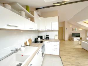 Old City Views - Luxury 2BDR Apt & Free Parking