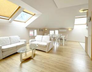 Old City Views - Luxury 2BDR Apt & Free Parking