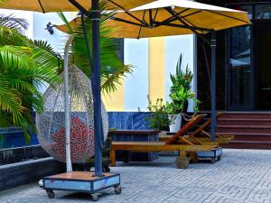 Golden Sunshine Villa