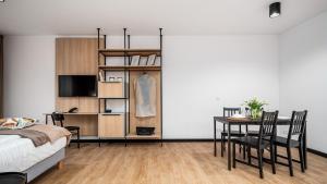 Zamoyskiego, Sun & Snow