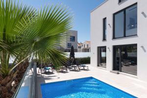 Charming Villa Magnifica with heated pool for 8 