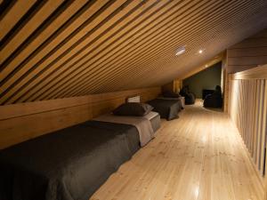 Black Work Levi Ahde