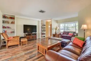 6 Mi to Anna Maria Island Modern Bradenton Home - Palma Sola Park