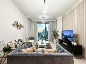 Urban Luxury 2BR with Spectacular Burj Khalifa view