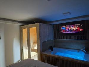 Jacuuzi & Sauna Edy Room - City Center